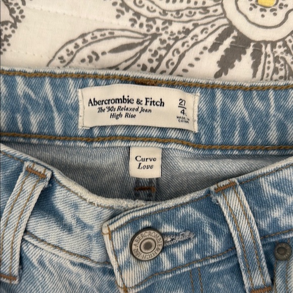 COPY - Abercrombie & Fitch 90’s Relaxed Jean High Rise Curve Love - Picture 4 of 4